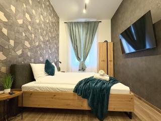 Easy City Access Dohány Street Home for 4 by NW - 0