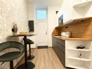 Easy City Access Dohány Street Home for 4 by NW - 2