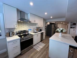 1-Bedroom 1Bathroom Entire Unit closer to Fairview Mall & Waterloo Airport - 8