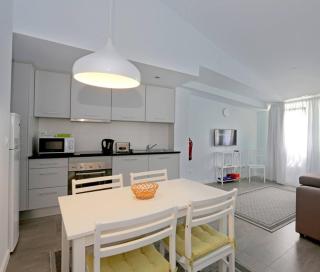 QUO Almeida Garrett - 8