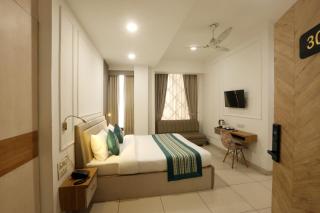 Hotel Emerald Suites & Banquet By Aura - 6