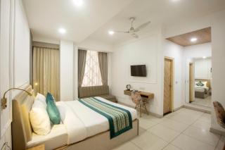 Hotel Emerald Suites & Banquet By Aura - 3