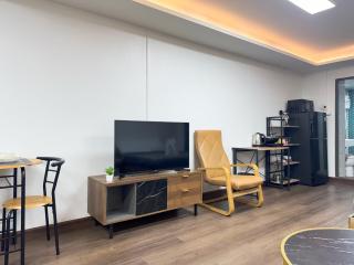 1BR Near BTS Queen & Single Bed City Center - 7