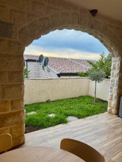 Sunny Villas Luxury Apartment with Garden and Seaview - 3