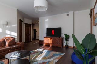 Balcony View on Alexandru cel Bun - Massive Living & SofaBed - AC & Bean-Coffee Bar - GrandStay - 3