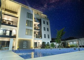 Premier Plush Apartments - 6