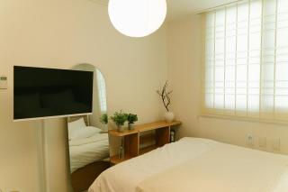 Soft Minimal 2BR Home near Dongdaemun, 2 stops to Myeongdong - 3