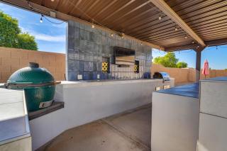 Outdoor Kitchen and Patio Upscale Home Near Phoenix - 9