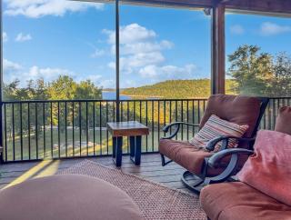 Chasing Sunsets Lakeview Escape w Fire Pit & Screened Porch - 9