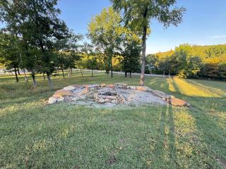 Chasing Sunsets Lakeview Escape w Fire Pit & Screened Porch - 7