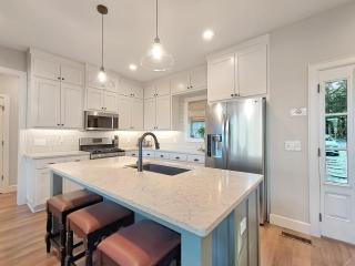 Chasing Sunsets Lakeview Escape w Fire Pit & Screened Porch - 5