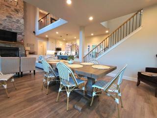 Chasing Sunsets Lakeview Escape w Fire Pit & Screened Porch - 3