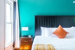 Jungle House Columbus Downtown Free Parking Sleeps 8 - Walk to Convention Center & Nationwide Arena - 2BR Short North Luxury Home - Over 5,800 Five Star Stays - 1