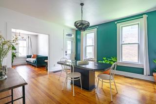 Jungle House Columbus Downtown Free Parking Sleeps 8 - Walk to Convention Center & Nationwide Arena - 2BR Short North Luxury Home - Over 5,800 Five Star Stays - 6