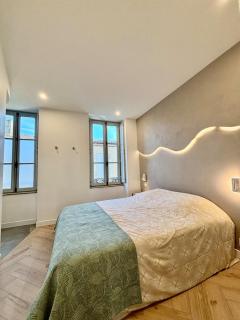 Grand appartement haut de gamme avec baignoire - 4