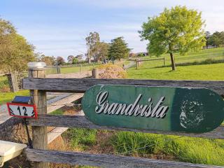 Grandvista Cottage - Yering - 1