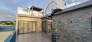 SmitAnu Villa - Where Luxury Meets Convenience! - 9