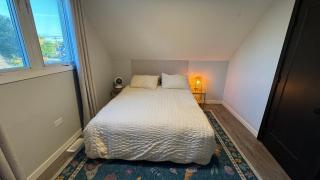 Winnipeg cozy 2 bed 1 bath home - 10 min drive to HSC - 6