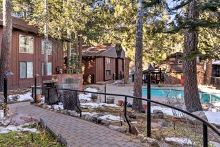 2BR Overlooks Shared Pool Near Gondola & Village - Mammoth Lakes - 9