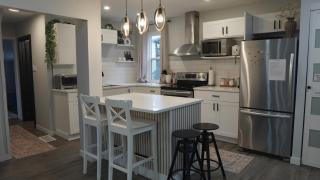 Winnipeg cozy 2 bed 1 bath home - 10 min drive to HSC - 4