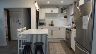 Winnipeg cozy 2 bed 1 bath home - 10 min drive to HSC - 3