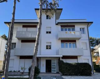 Spacious family apartment for 8 guests - 0