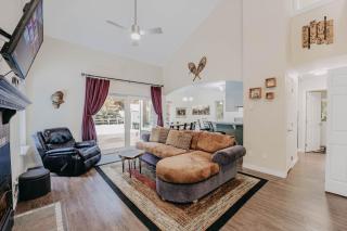 62SL - Hot Tub - WiFi - Fireplace - Pets Ok home - 7