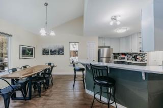 62SL - Hot Tub - WiFi - Fireplace - Pets Ok home - 5