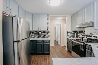 62SL - Hot Tub - WiFi - Fireplace - Pets Ok home - 3