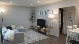 Winnipeg cozy 2 bed 1 bath home - 10 min drive to HSC - 0