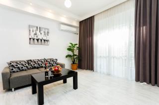 Square Garden Apartment - 4