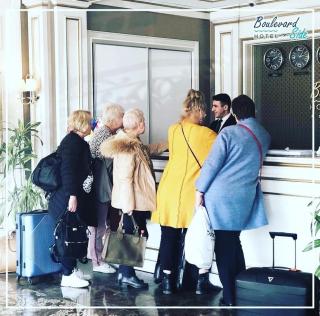 Boulevard Side Hotel - 9