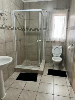 Stay at Home Airport Lodge - 7