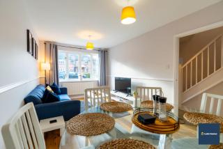 Camberley Spacious and Comfy 3 Bedroom Home, Next to Frimley Hospital with Parking - 6