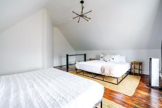 Jungle House Luxury Homes - Columbus Downtown Short North - Steps to Convention Center & Nationwide Arena - Sleeps up to 10 - Free Parking - Over 5,800 Five Stars - 9