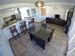 Chic Villa 20 min to Beach & 40 min to Mountains - 3