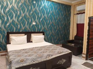 Shri Sundaram Palace Walking from Saryu Ghat - 6