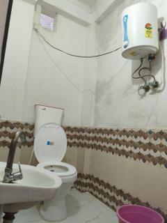 Shri Sundaram Palace Walking from Saryu Ghat - 5