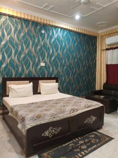 Shri Sundaram Palace Walking from Saryu Ghat - 4