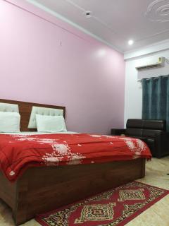 Shri Sundaram Palace Walking from Saryu Ghat - 3