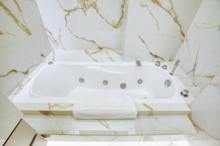 The Canopy Loft, A Curated 5-Star Experience - 9