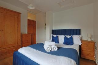 Two Bedroom House in Luton - 5