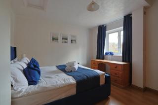 Two Bedroom House in Luton - 4