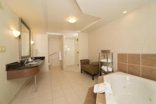 Holiday Inn & Suites Lloydminster by IHG - 8