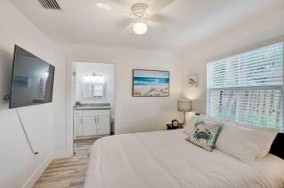 Full Beach Chalet One block from the Beach - 4