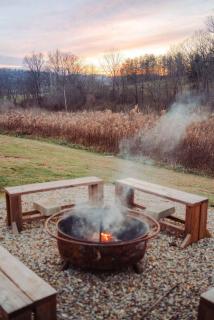 Cedar Wrapped Cozy Villa Cabin - 4 miles from Trails - 5