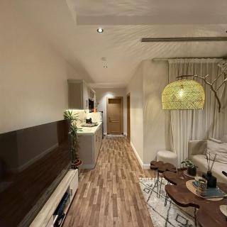 Charming Bohemian Apartment A Haven for Artists - 5