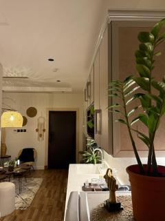 Charming Bohemian Apartment A Haven for Artists - 3