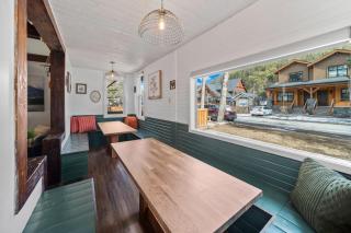 Mountain View Retreat in the heart of Banff - Massive House Sleeps 23 - 8