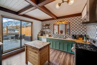 Mountain View Retreat in the heart of Banff - Massive House Sleeps 23 - 6